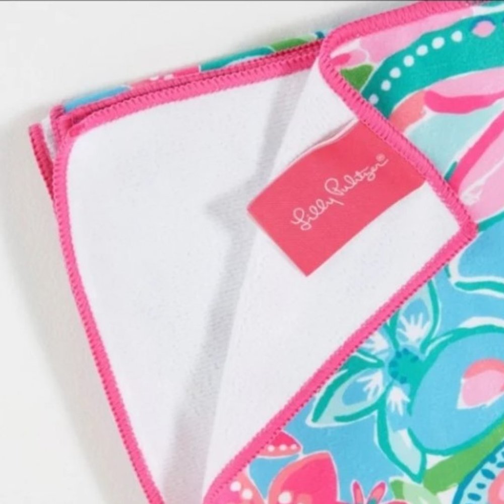 LILLY PULITZER LOUNGE TOWEL - NWT